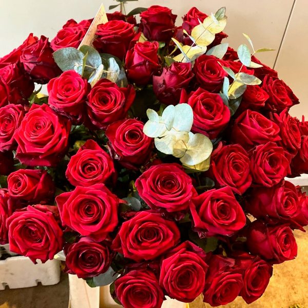 An Exquisite Red Rose Bouquet Sale